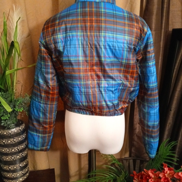 Stylish cropped jacket ๐๐
- Picture 4 of 6